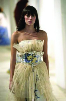 米兰2004秋冬新品发布会里约热内卢2004女装秋冬新品发布会0001