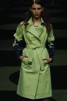 米兰2004女装秋冬新品发布会里约热内卢2004女装秋冬新品发布会0049