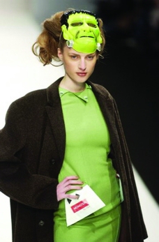米兰2004女装秋冬新品发布会伦敦2004女装秋冬新品发布会0030