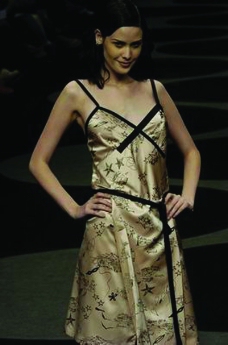 米兰2004女装秋冬新品发布会里约热内卢2004女装秋冬新品发布会0060
