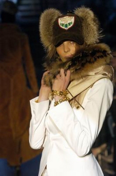 伦敦2004女装秋冬新品发布会米兰2004女装秋冬新品发布会0648