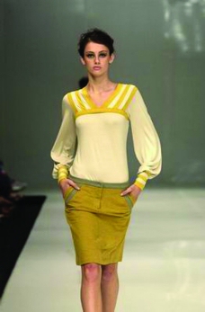 米兰2004秋冬新品发布会里约热内卢2004女装秋冬新品发布会0077