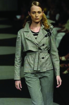 米兰2004女装秋冬新品发布会里约热内卢2004女装秋冬新品发布会0042