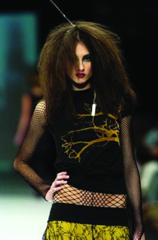 米兰2004秋冬新品发布会里约热内卢2004女装秋冬新品发布会0026