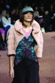 米兰2004女装秋冬新品发布会0383