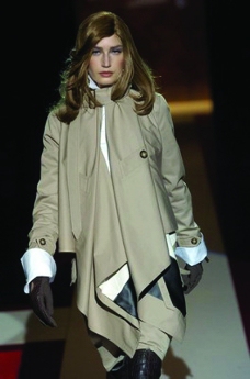 伦敦2004女装秋冬新品发布会米兰2004女装秋冬新品发布会0485