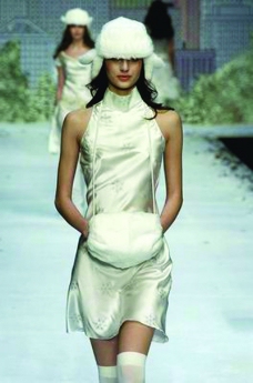 里约热内卢2004女装秋冬新品发布会米兰2004女装秋冬新品发布会0204