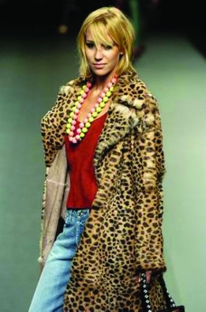 米兰2004女装秋冬新品发布会里约热内卢2004女装秋冬新品发布会0120