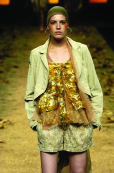 米兰2004女装秋冬新品发布会里约热内卢2004女装秋冬新品发布会0176