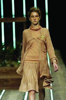 米兰2004女装秋冬新品发布会里约热内卢2004女装秋冬新品发布会0140