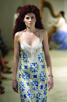 米兰2004女装秋冬新品发布会里约热内卢2004女装秋冬新品发布会0002
