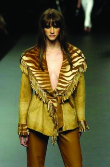 米兰2004秋冬新品发布会里约热内卢2004女装秋冬新品发布会0124