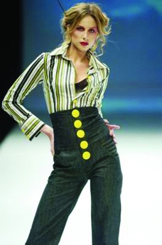 米兰2004女装秋冬新品发布会里约热内卢2004女装秋冬新品发布会0012