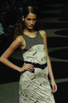 米兰2004女装秋冬新品发布会里约热内卢2004女装秋冬新品发布会0055