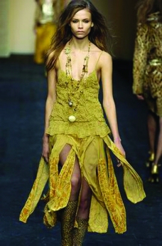 伦敦2004女装秋冬新品发布会米兰2004女装秋冬新品发布会0580