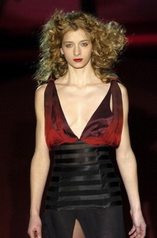 里约热内卢2004女装秋冬新品发布会米兰2004女装秋冬新品发布会0222