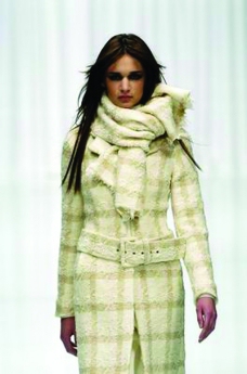 伦敦2004女装秋冬新品发布会米兰2004女装秋冬新品发布会0079