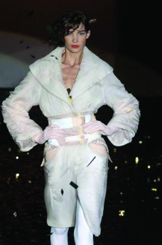米兰2004女装秋冬新品发布会0315