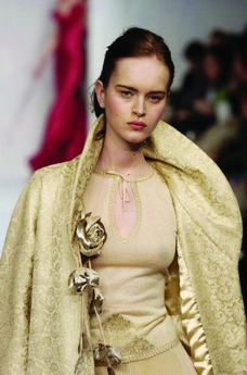 里约热内卢2004女装秋冬新品发布会米兰2004女装秋冬新品发布会0162